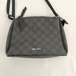 Nine West Small Crossbody Bag Multi Compartment Zip Closed Adjustable Strap